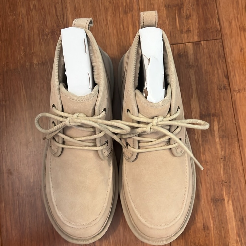 59. UGG Unisex NEUMEL MOC TAN Boots, Men’s Size 8 compatible to Woman’s Size 9.5
